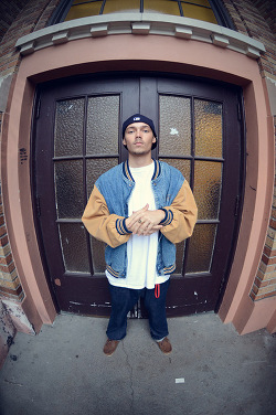 def dee is a producer from seattle who joined mello music group