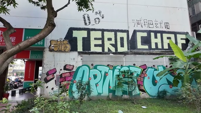 Walking around Taipei looking for graffiti - December 2023
